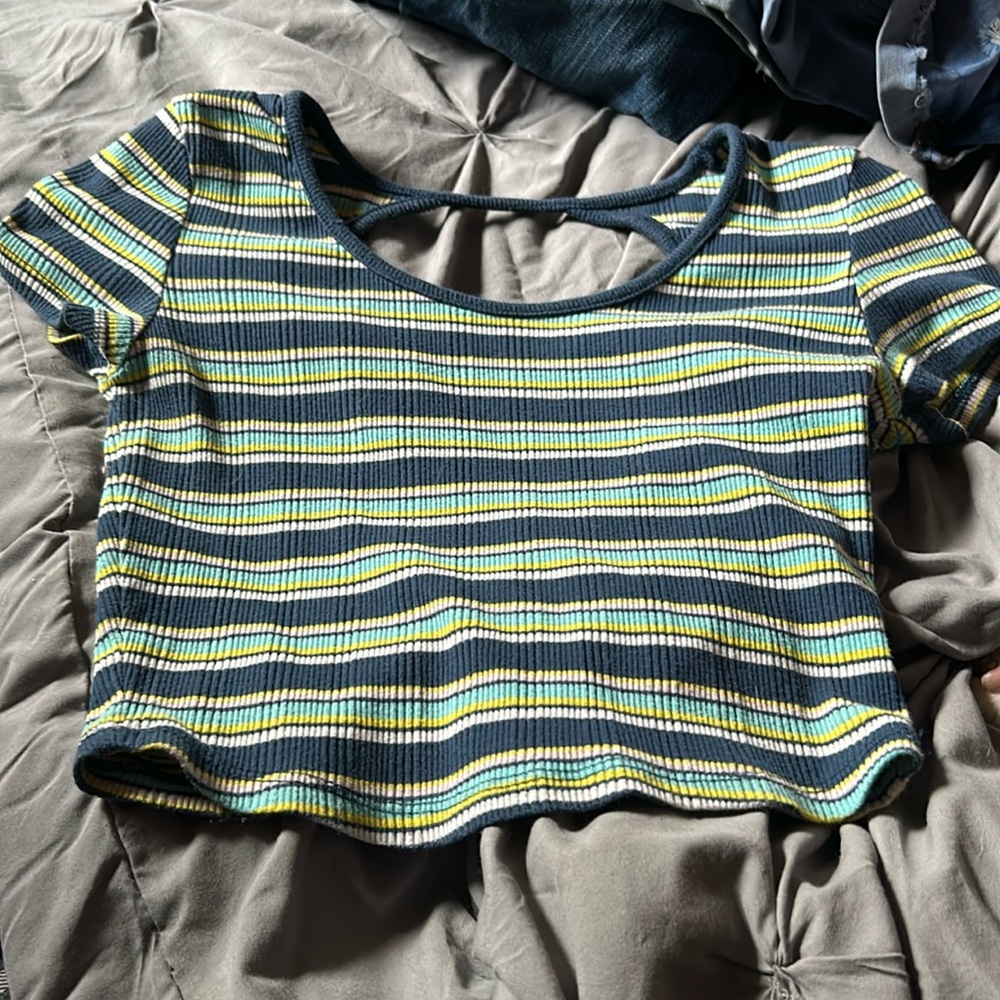 Colors: dark blue, light blue, and yellow